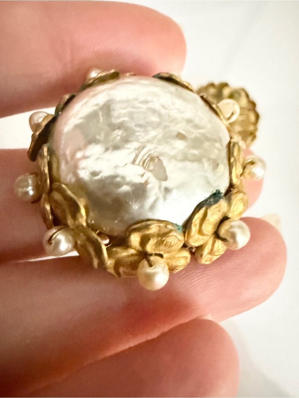 Vintage Miriam Haskell Faux Baroque Pearl Clip-On Earrings Gold Tone Signed - Picture 4 of 10